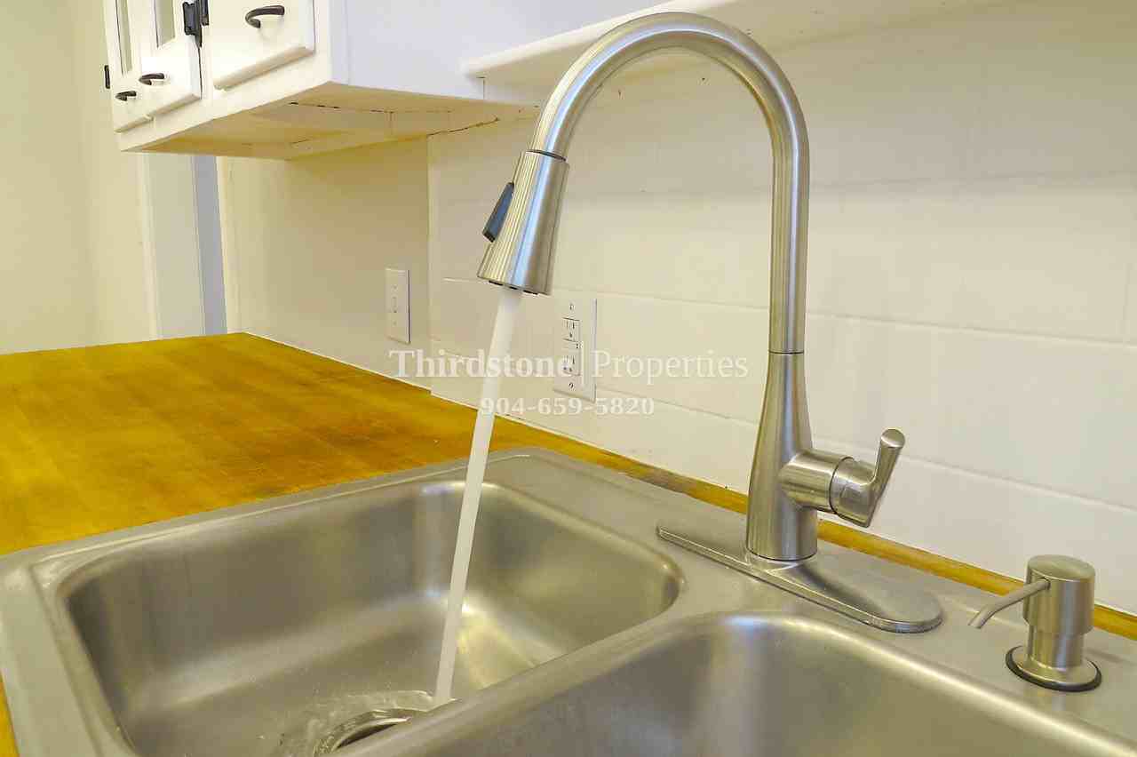 2853 Lydia St - Photo 7 of 17