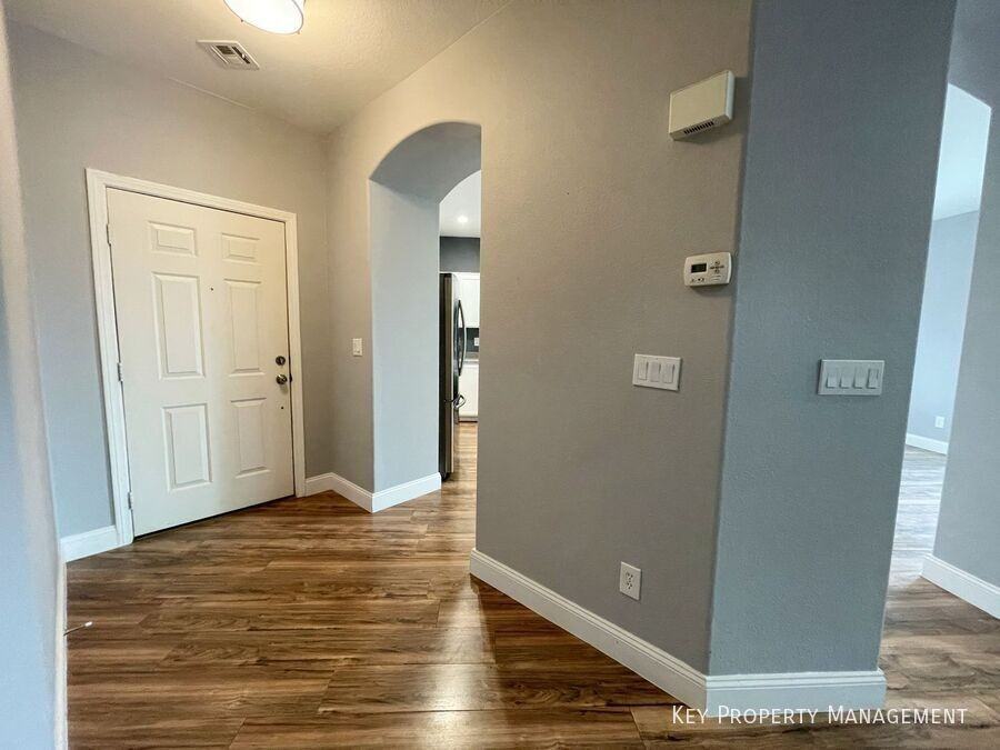 2825 Woodland Park Ave - Photo 2 of 34