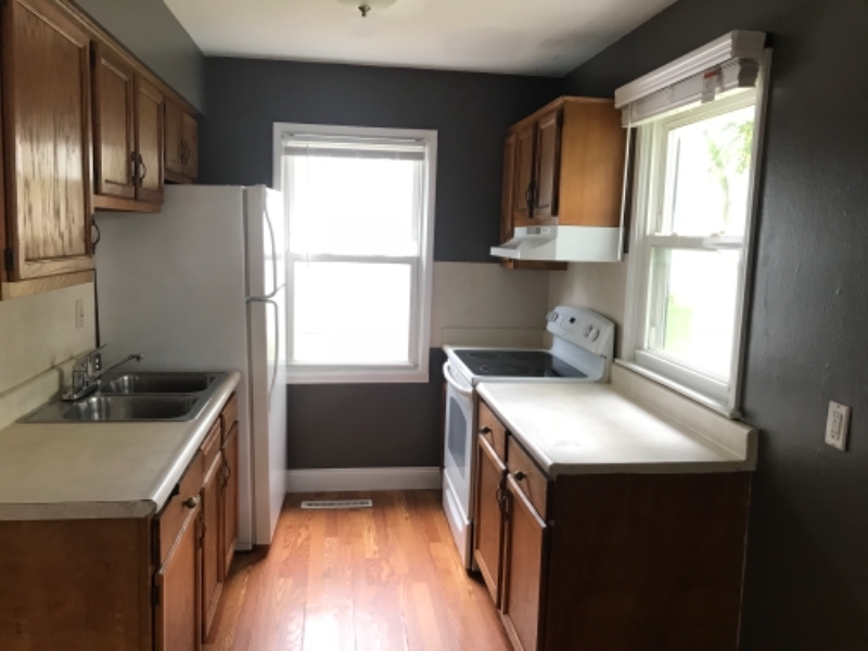 10400 Albany St - Photo 3 of 17