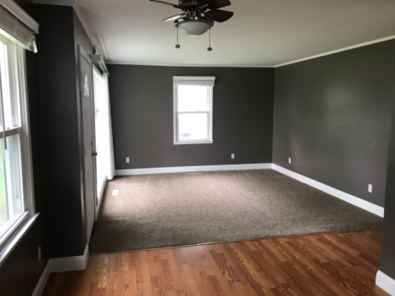 10400 Albany St - Photo 4 of 17