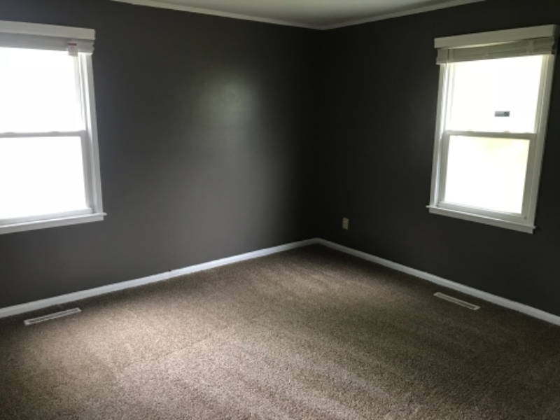 10400 Albany St - Photo 6 of 17