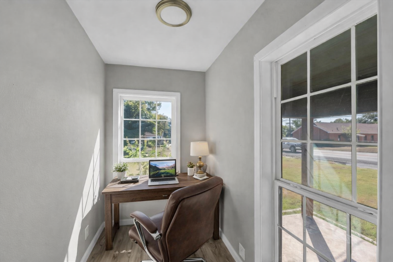 1215 W 5th St - Photo 5 of 15