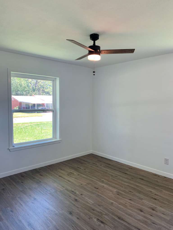 310 Milam St - Photo 6 of 9