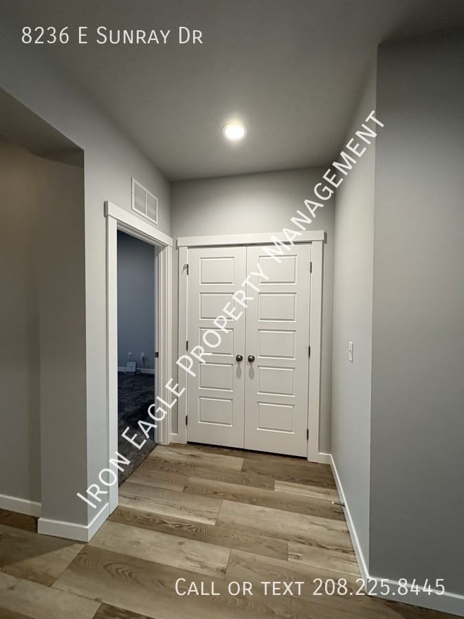 8236 E Sunray Dr - Photo 4 of 36