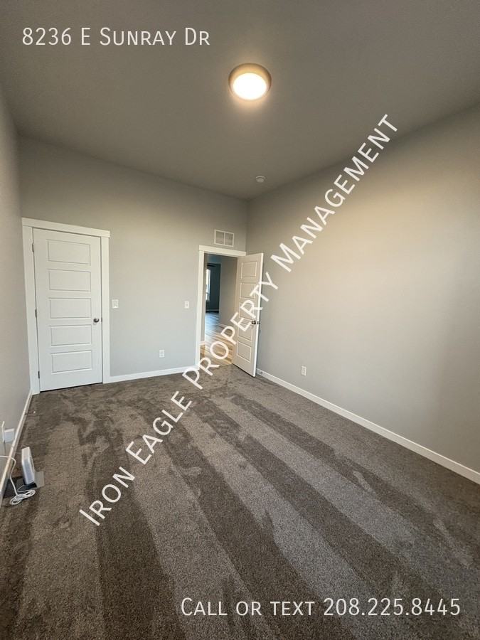 8236 E Sunray Dr - Photo 7 of 36