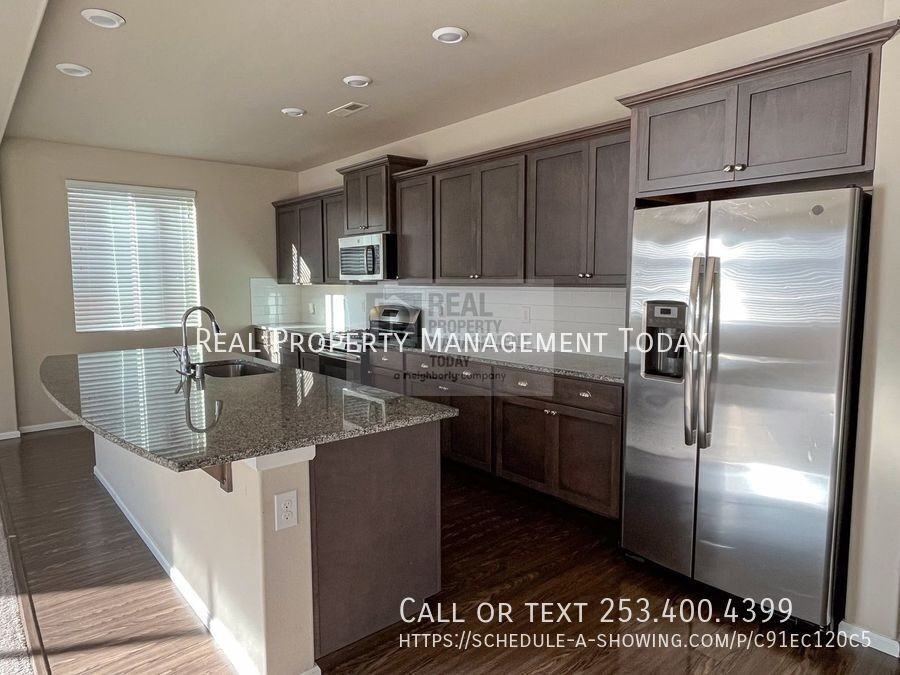 8602 Spartacus St Ne - Photo 2 of 15