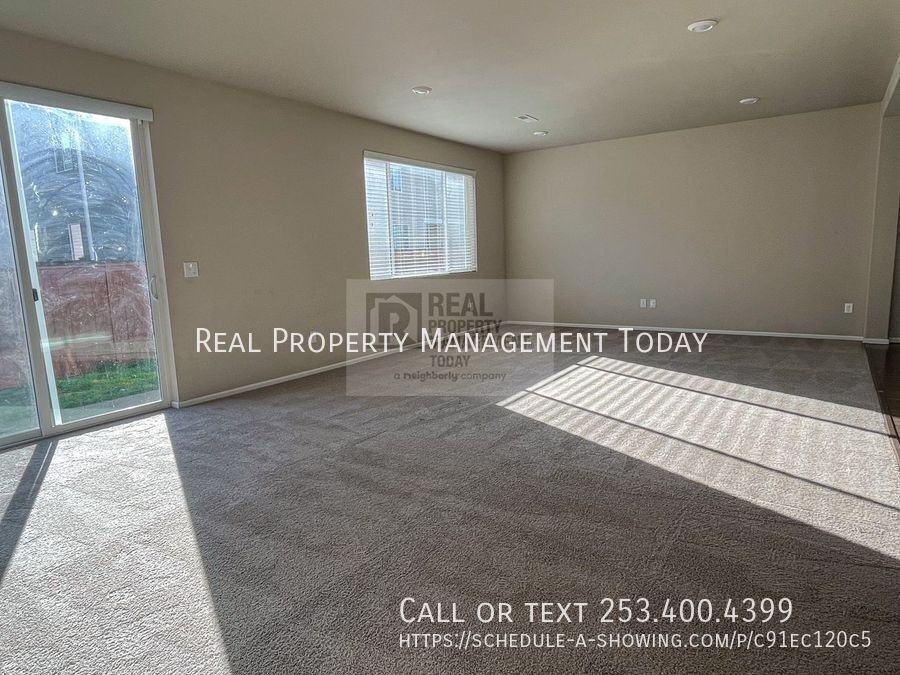 8602 Spartacus St Ne - Photo 4 of 15