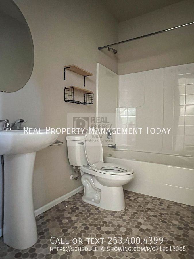 8602 Spartacus St Ne - Photo 5 of 15