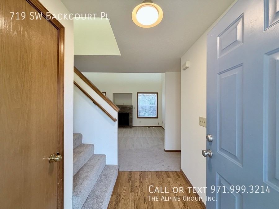 719 Sw Back Court Pl - Photo 4 of 35