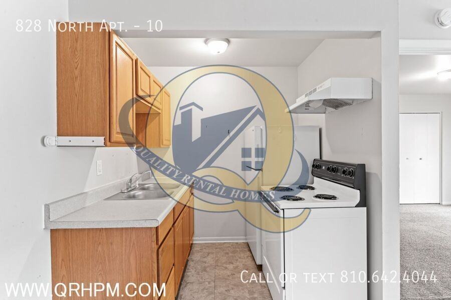 828 North Apt. #10 - Photo 3 of 17