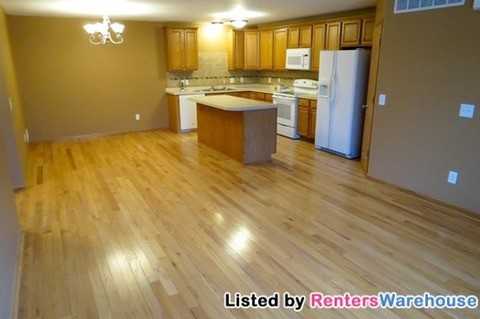 1122 1st St - Photo 3 of 15