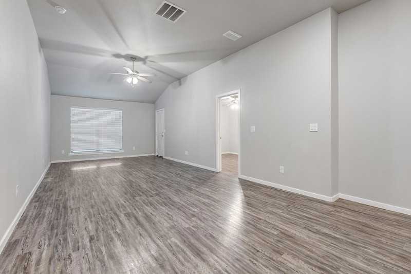 2120 N Avenue J #A - Photo 7 of 20