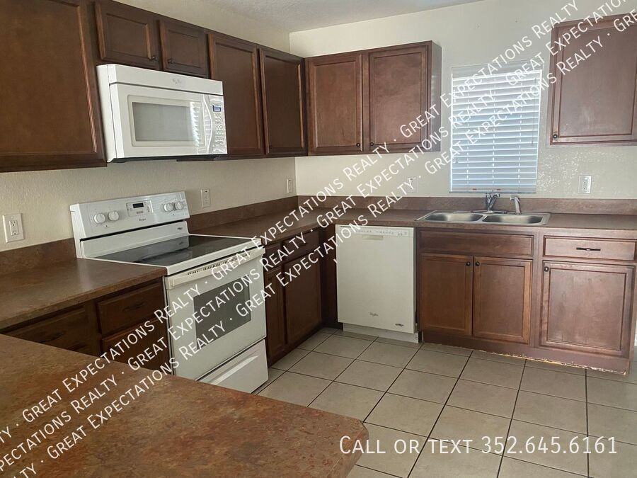 10572 Se 67th Ct - Photo 3 of 15