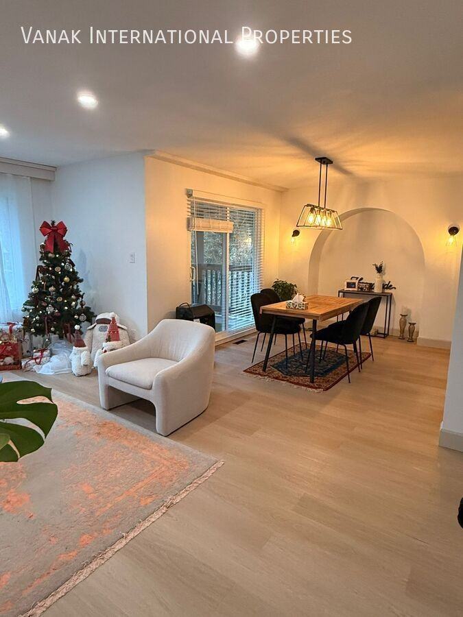 2152 Stirling Ave - Photo 2 of 22