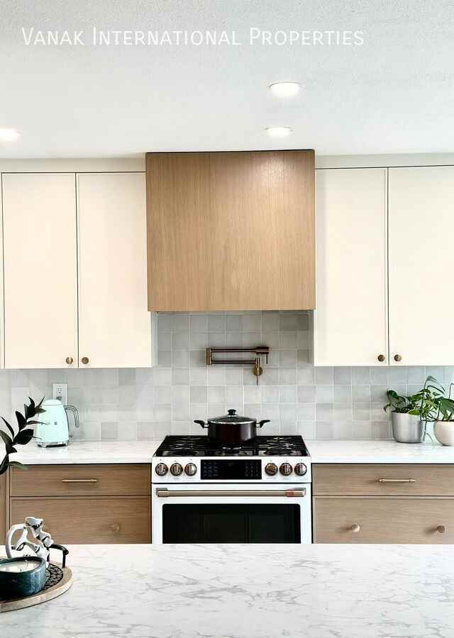 2152 Stirling Ave - Photo 7 of 22