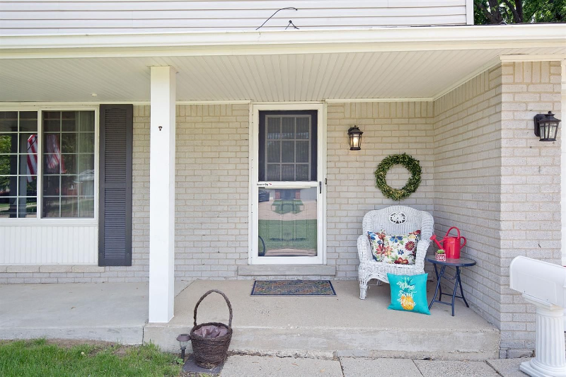 40184 William Dr - Photo 3 of 17