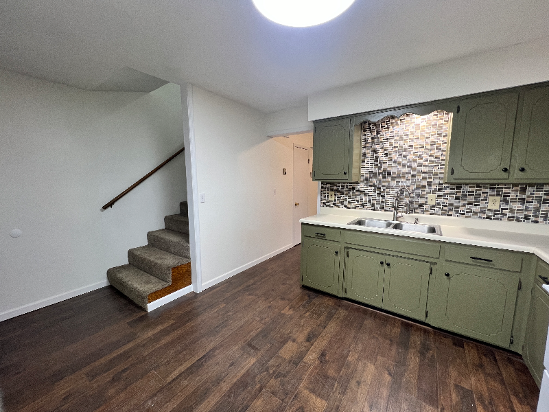 103 Warren St #B - Photo 2 of 12