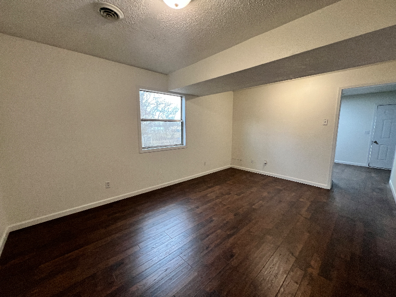 103 Warren St #B - Photo 5 of 12