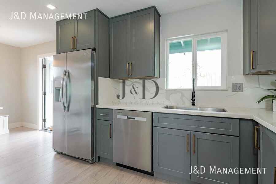 1708 Marson St - Photo 3 of 20