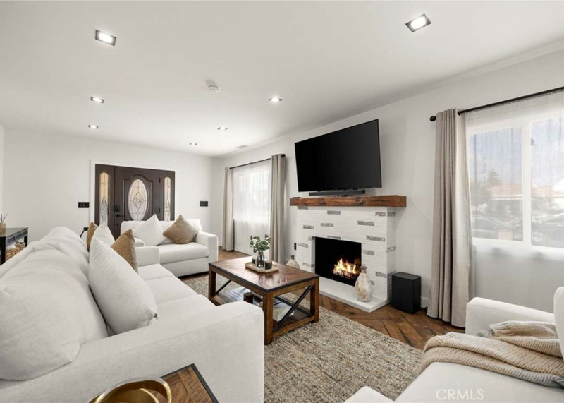 2935 Live Oak St - Photo 3 of 7