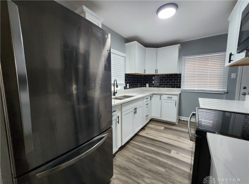 1453 Kingsley Ave - Photo 2 of 8