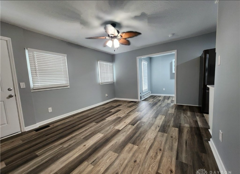 1453 Kingsley Ave - Photo 4 of 8