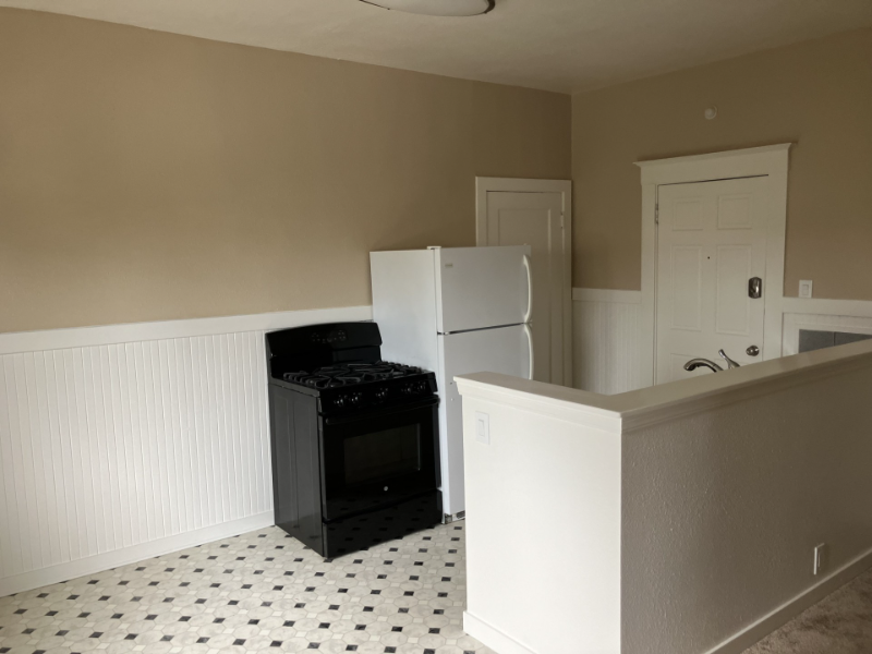 1526 Everett St #4 - Photo 2 of 13