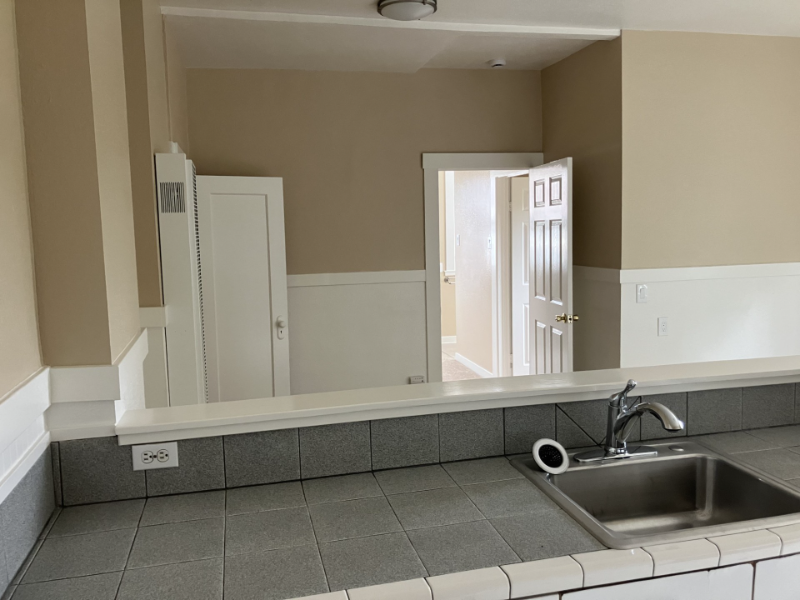 1526 Everett St #4 - Photo 3 of 13