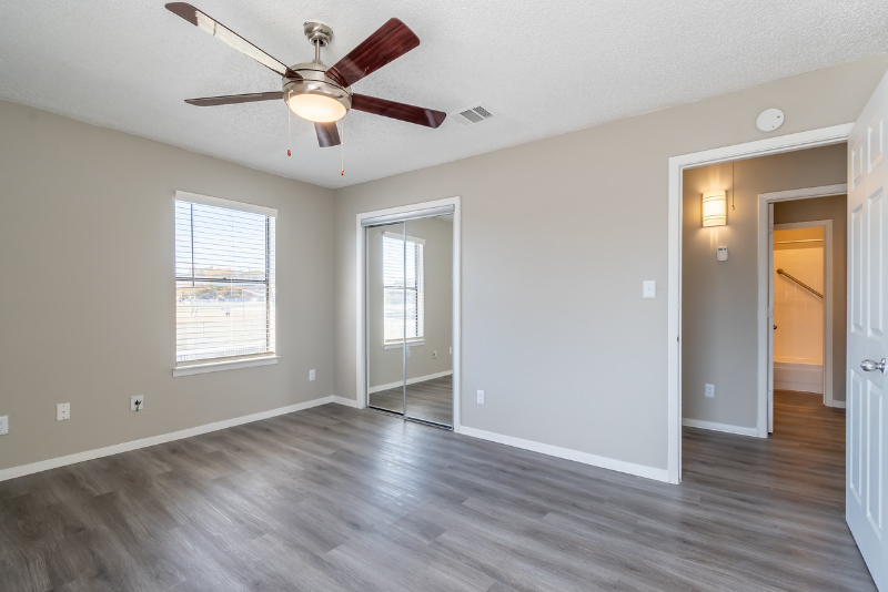 144 S Las Vegas Trl - Photo 4 of 6