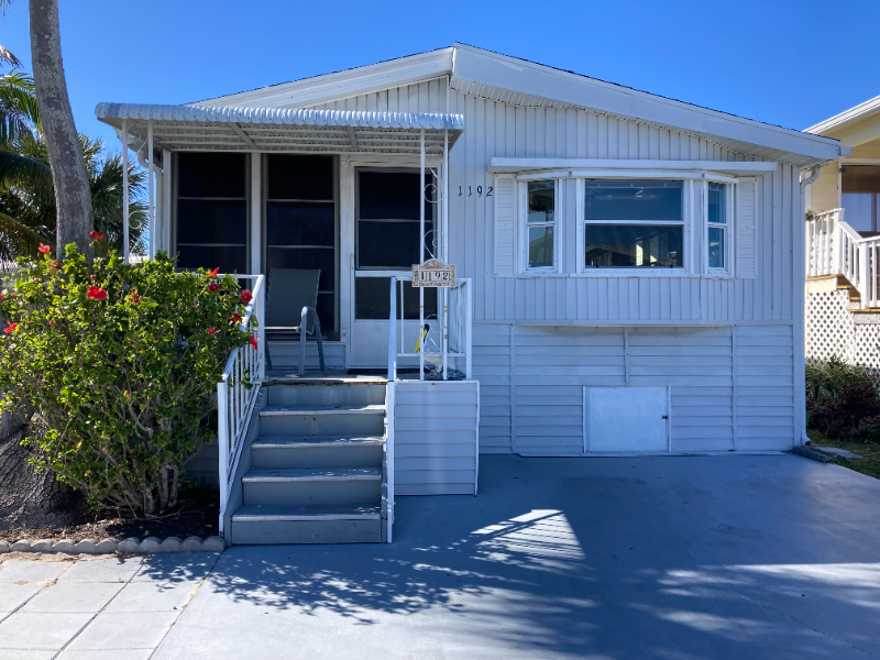 1192 Nettles Blvd - Photo 3 of 17