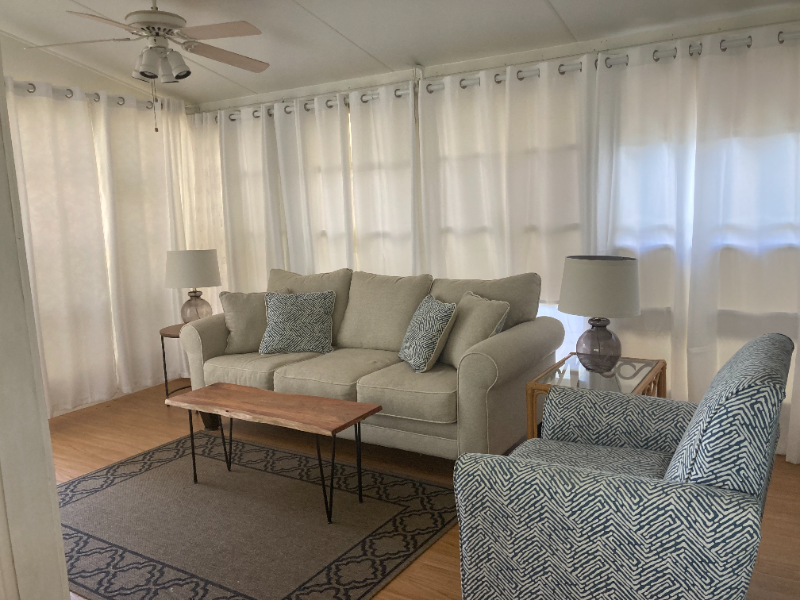 1192 Nettles Blvd - Photo 4 of 17