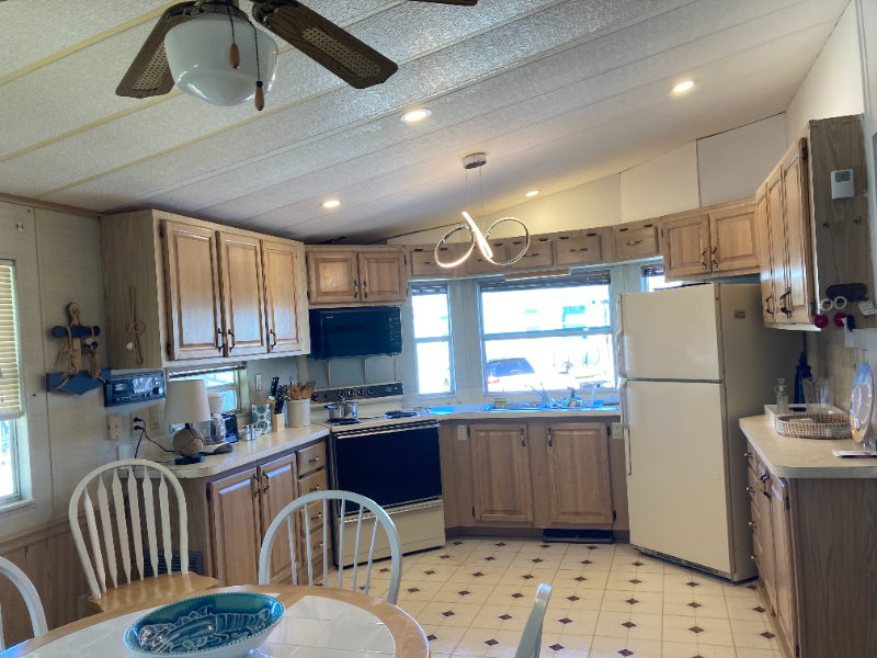 1192 Nettles Blvd - Photo 7 of 17