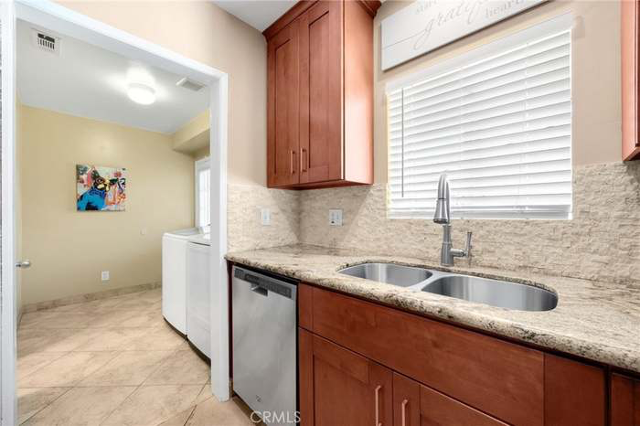 10732 Lindesmith Ave - Photo 4 of 19