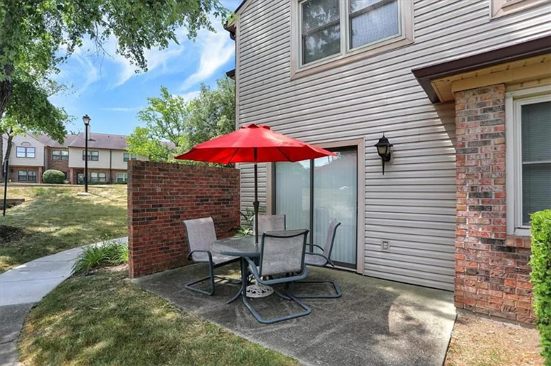 9572 Maple Way - Photo 3 of 12