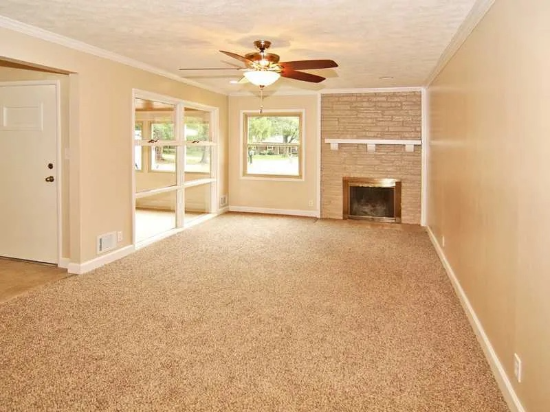 10118 Holaday Dr - Photo 3 of 10