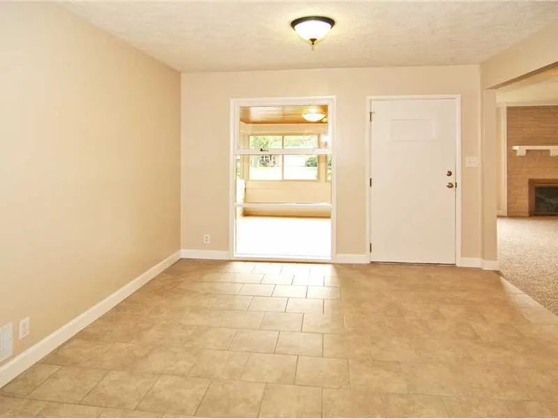 10118 Holaday Dr - Photo 5 of 10