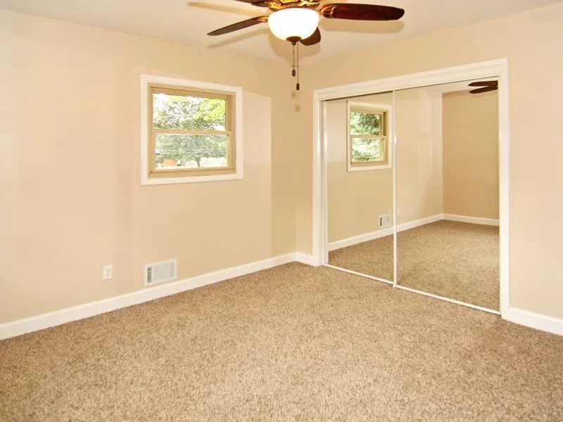 10118 Holaday Dr - Photo 6 of 10