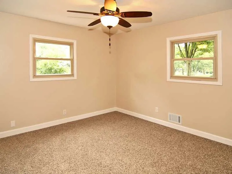 10118 Holaday Dr - Photo 7 of 10