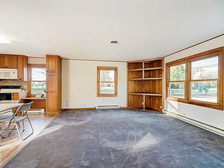 17815 Joliet Rd - Photo 4 of 13