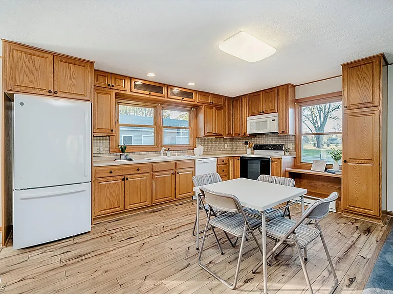 17815 Joliet Rd - Photo 5 of 13