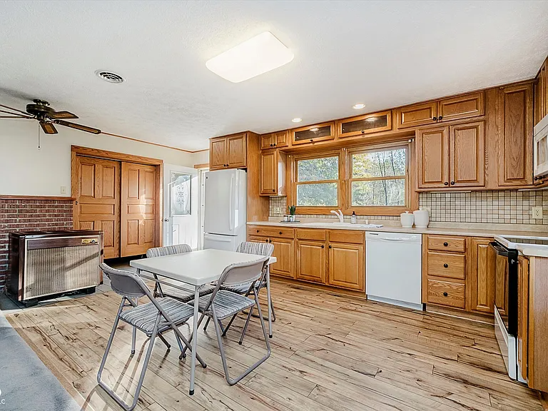 17815 Joliet Rd - Photo 7 of 13