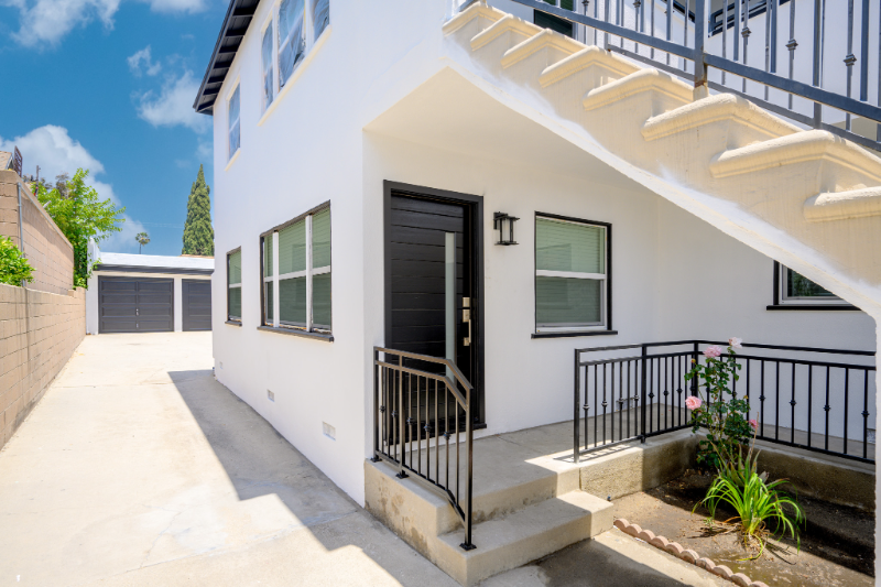 623 E Chevy Chase Dr #C - Photo 2 of 18