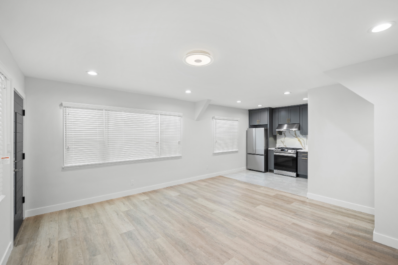 623 E Chevy Chase Dr #C - Photo 7 of 18