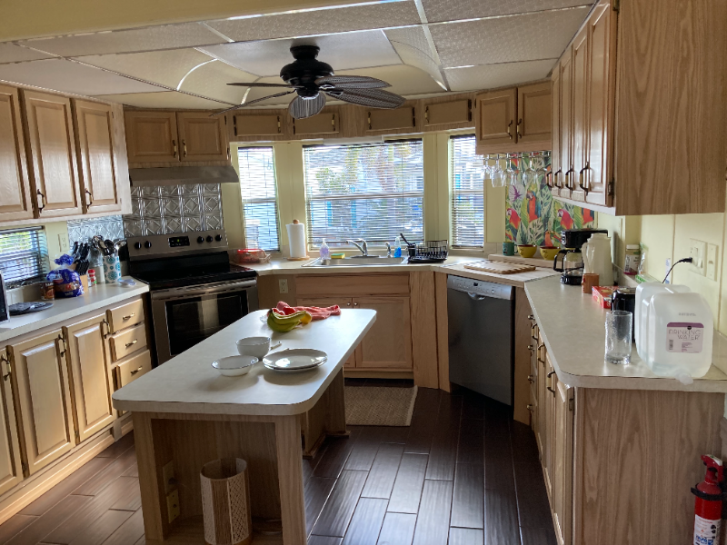 2078 Nettles Blvd - Photo 6 of 17