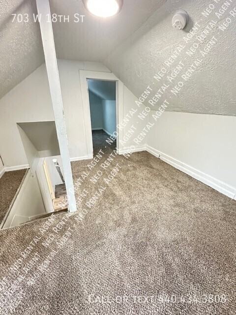 703 W 18th St - Photo 2 of 9