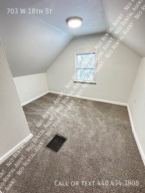 703 W 18th St - Photo 3 of 9