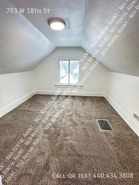 703 W 18th St - Photo 4 of 9