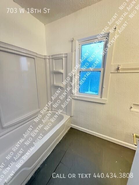 703 W 18th St - Photo 5 of 9