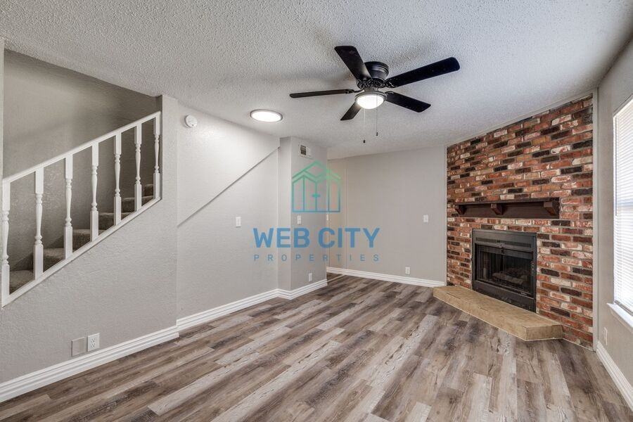 242 Alexandria St - Photo 3 of 13