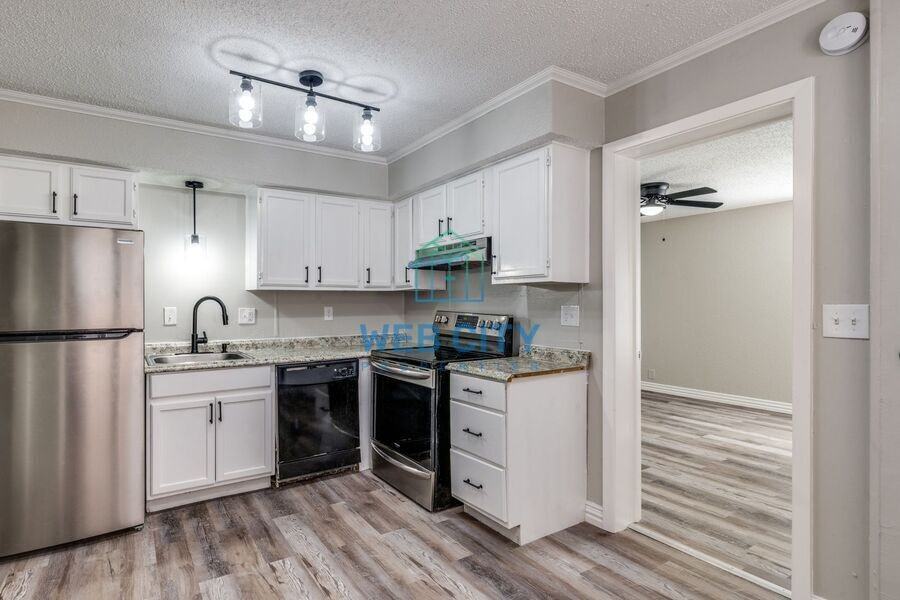 242 Alexandria St - Photo 5 of 13